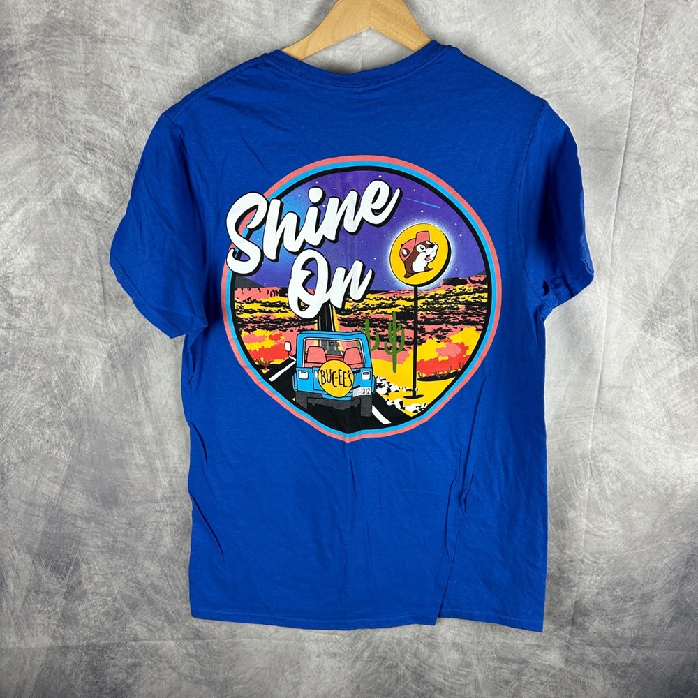 Buc-ee's Shine On Blue Graphic T-Shirt Mens Medium Beaver Desert Jeep Road Trip